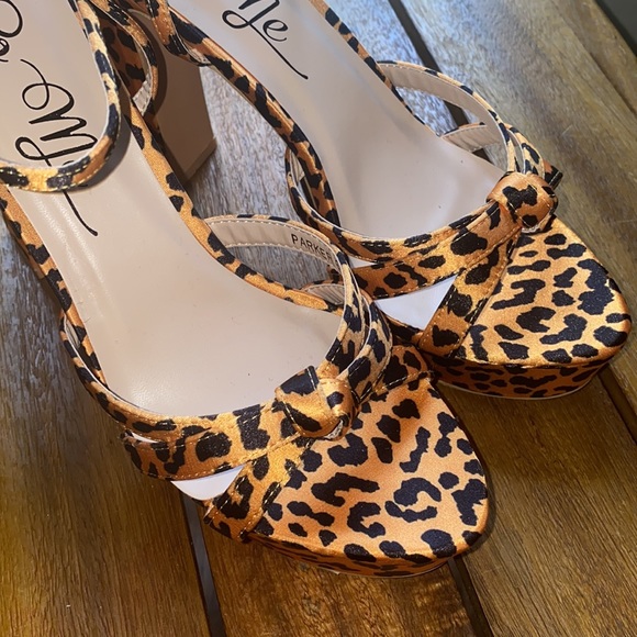 Cheetah print heeled shoes - Picture 5 of 7